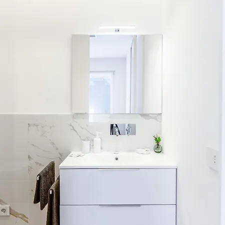 Apartments, Duomo And Navigli, Bright With Balcony - Biancospino Daire Milano