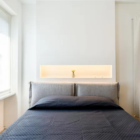 Apartments, Duomo And Navigli, Bright With Balcony - Biancospino Daire *