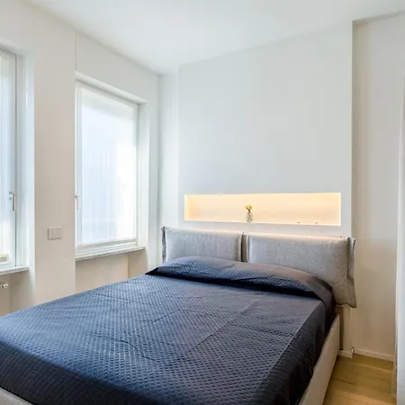 Apartments, Duomo And Navigli, Bright With Balcony - Biancospino Daire *