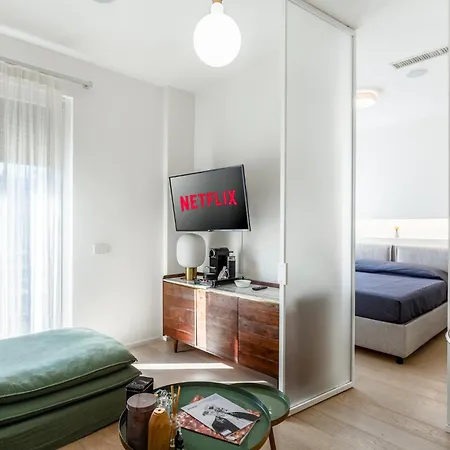 Apartments, Duomo And Navigli, Bright With Balcony - Biancospino *