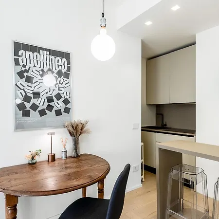 Apartments, Duomo And Navigli, Bright With Balcony - Biancospino