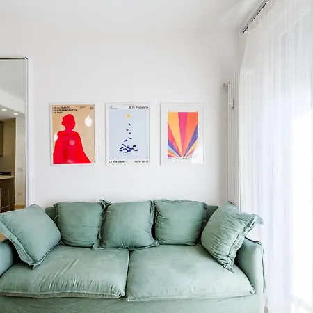 Apartments, Duomo And Navigli, Bright With Balcony - Biancospino Daire