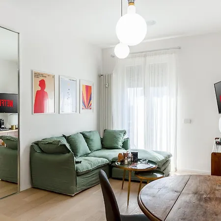 Daire Apartments, Duomo And Navigli, Bright With Balcony - Biancospino Milano
