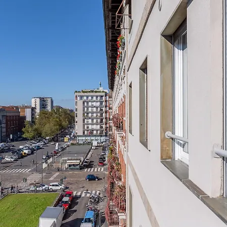 Apartments, Duomo And Navigli, Bright With Balcony - Biancospino *