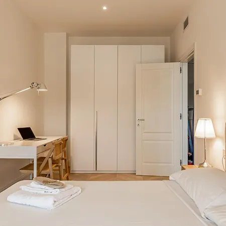 Montenapoleone - Charming Apartament Mediolan