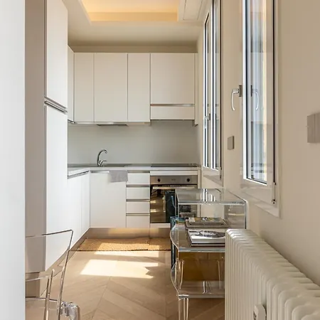 Montenapoleone - Charming Apartament Mediolan