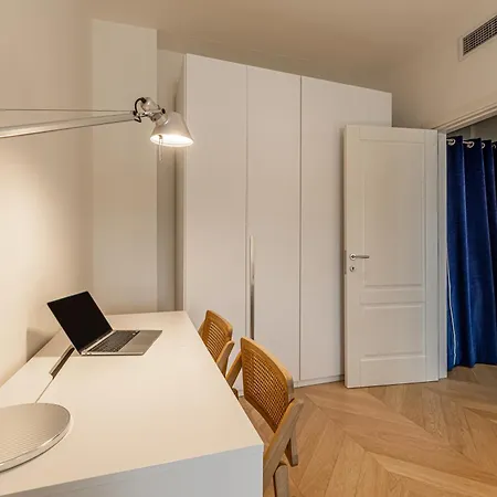 Montenapoleone - Charming Apartament *