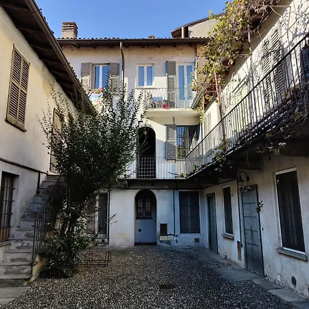 - Alzaia Naviglio Grande * ミラノ