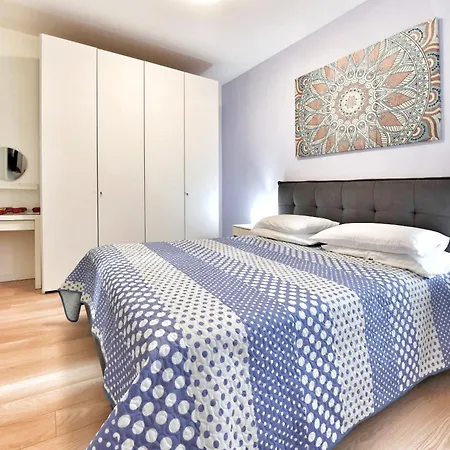 Bilocale, Vicino Al Centro דירה *