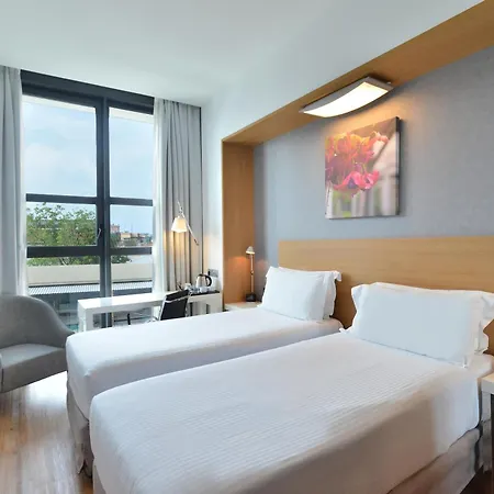 Отель Hilton Garden North 4*