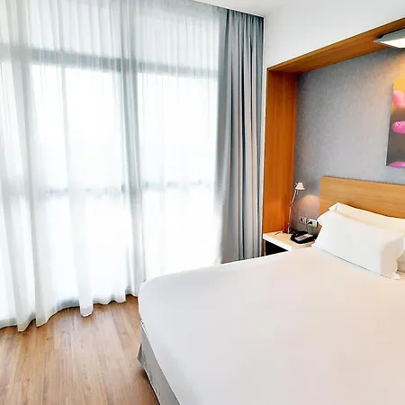 Отель Hilton Garden North 4*