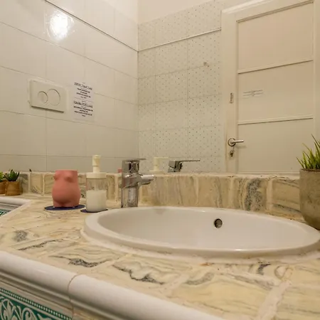 Centralstation - Via Lazzaroni *