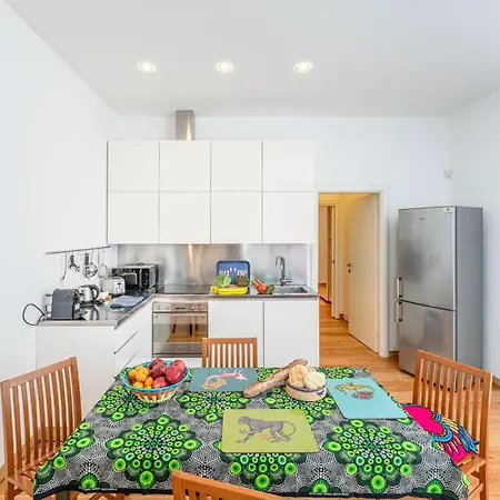 Apartment Quiet House In A Lively Area! *