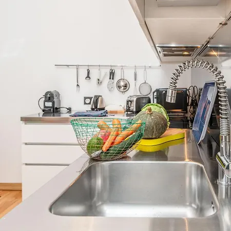 Apartment Quiet House In A Lively Area! *