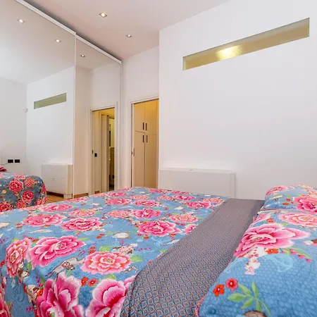 Quiet House In A Lively Area! Apartamento Milán