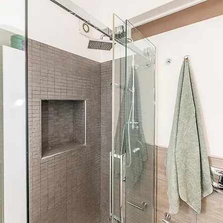 Quiet House In A Lively Area! Apartment *