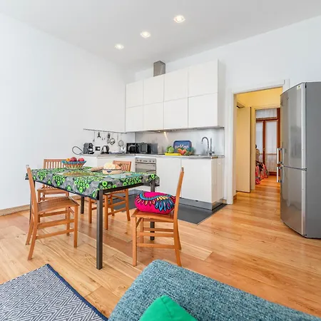 Apartment Quiet House In A Lively Area! *