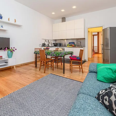 Quiet House In A Lively Area! Apartment