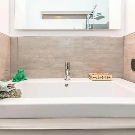 Apartamento Quiet House In A Lively Area!