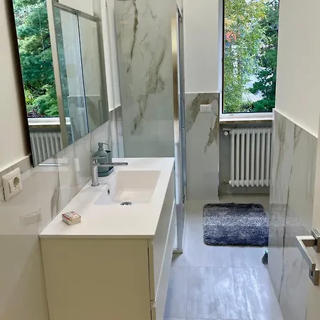 Апартаменты Luxury 1 Bedroom Apartment, Close To San Siro, Fiera And 10 Min Metro To Duomo Милан