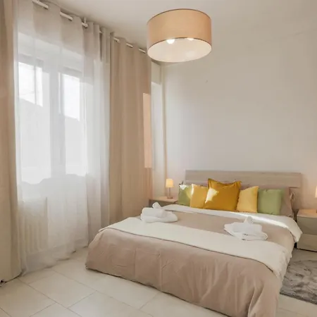 아파트 Corso Como-bosco Verticale Con Balcone 밀라노