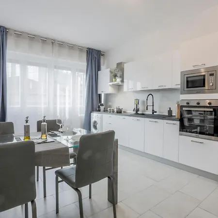 Corso Como-bosco Verticale Con Balcone 아파트 밀라노