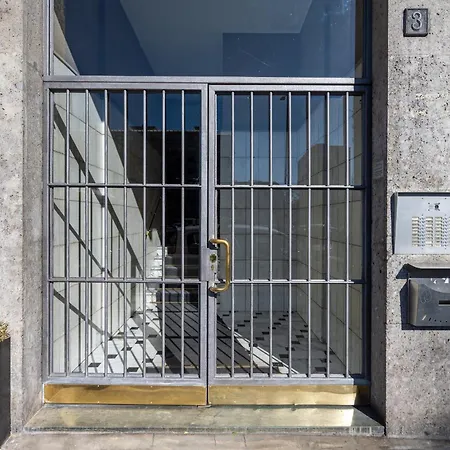 Apartments, Duomo And Navigli, Bright With Balcony - Biancospino Daire *