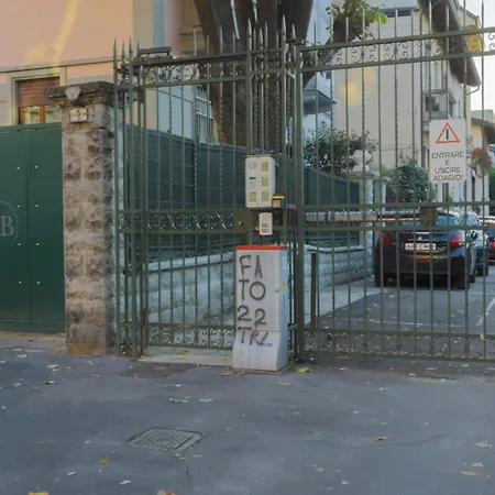 Fiera Milano-city Life Free Parking Anglia' S Bridge Milan