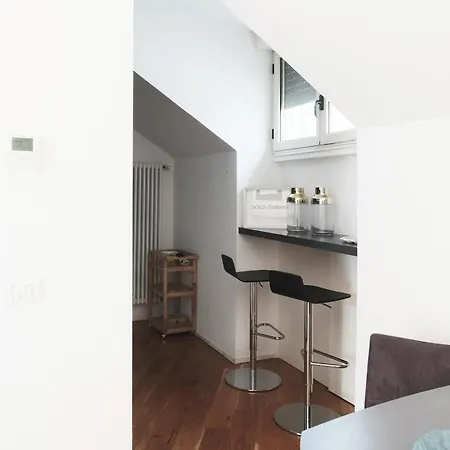 Comecasa Attic 3 Min Walk From Duomo Apartamento
