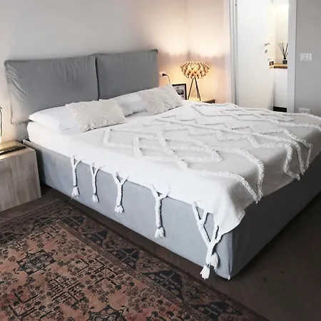 Comecasa Attic 5 Min Walk From Duomo Apartman *