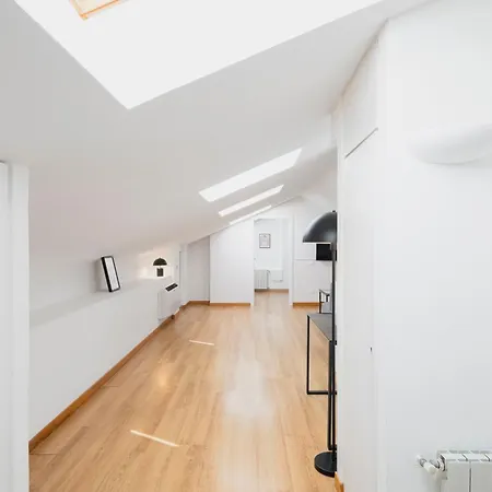 Relstay - Arco Della Pace - Sunny Loft Lägenhet *