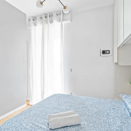 Pa211 -crescenzago- Romantic - Elegant - Large * Milaan