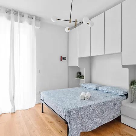 Pa211 -crescenzago- Romantic - Elegant - Large Milaan