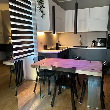 Lr Deluxe - Fondazione Prada - Metro M3 *