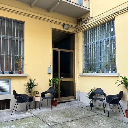 Regina In Porta Romana 2 - Sky Tv, Wifi E Breakfast Box Appartamento