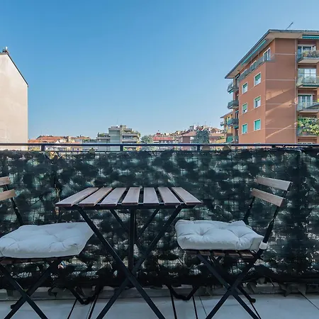 Ihost - Tito Livio 20 * Milan