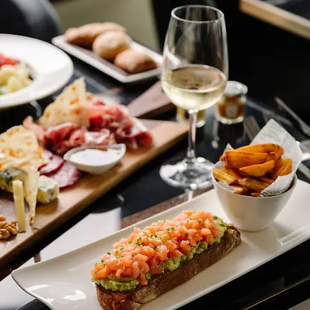 The Square Duomo - Preferred & Otel 4*