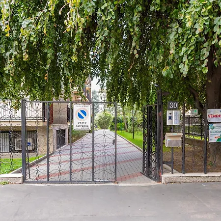 Lucky Flat, Un Momento Di Relax. Mediolan