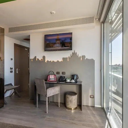 Ariston Hotel 4*