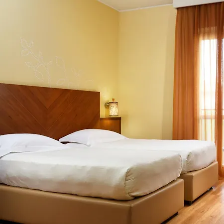 Unahotels Mediterraneo Hotel 4*