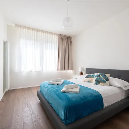 Apartament Santa Sofia House - Duomo Mediolan