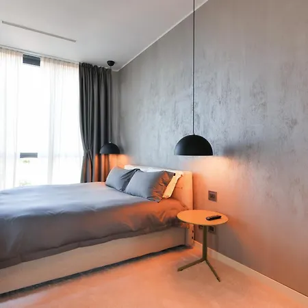 Luxury In Bosco Verticale Isola شقة *