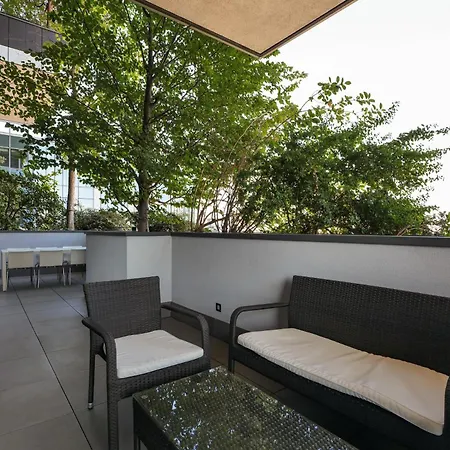 Апартаменты Luxury In Bosco Verticale Isola