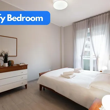 The Green House - Private Parking And Balcony Daire Milano