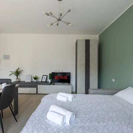 Apartament Duomo - 6 Stops From Duomo, 5min From Station, Ac, Netflix,