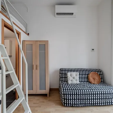 Magenta Long Let Apts Milan