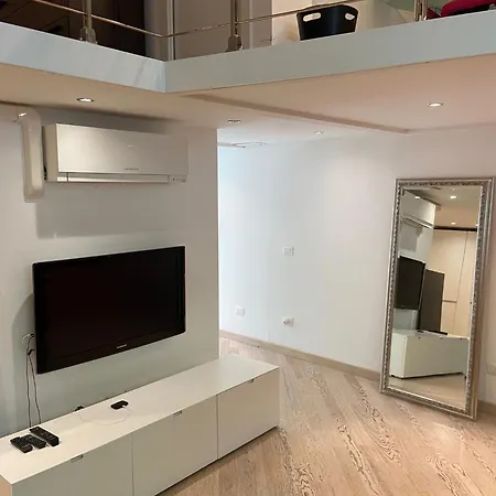 Regina In Pezzotti - Parking Car Apartment Milan