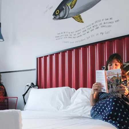 Yellowsquare Hostel *