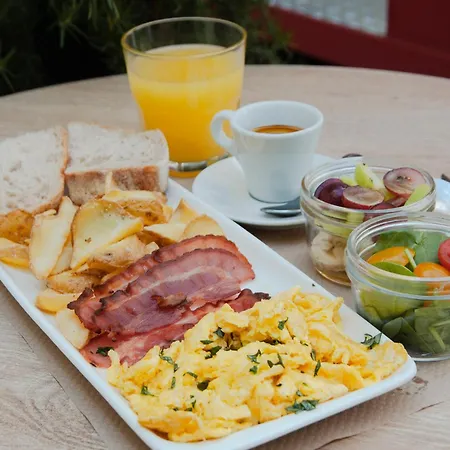 Yellowsquare Hostel *