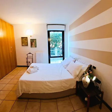 Lägenhet Il Giardino Dell'artista Stylish A